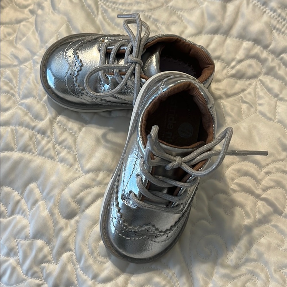Stride Rite Ellsworth Shoe, Silver, Size 4M New